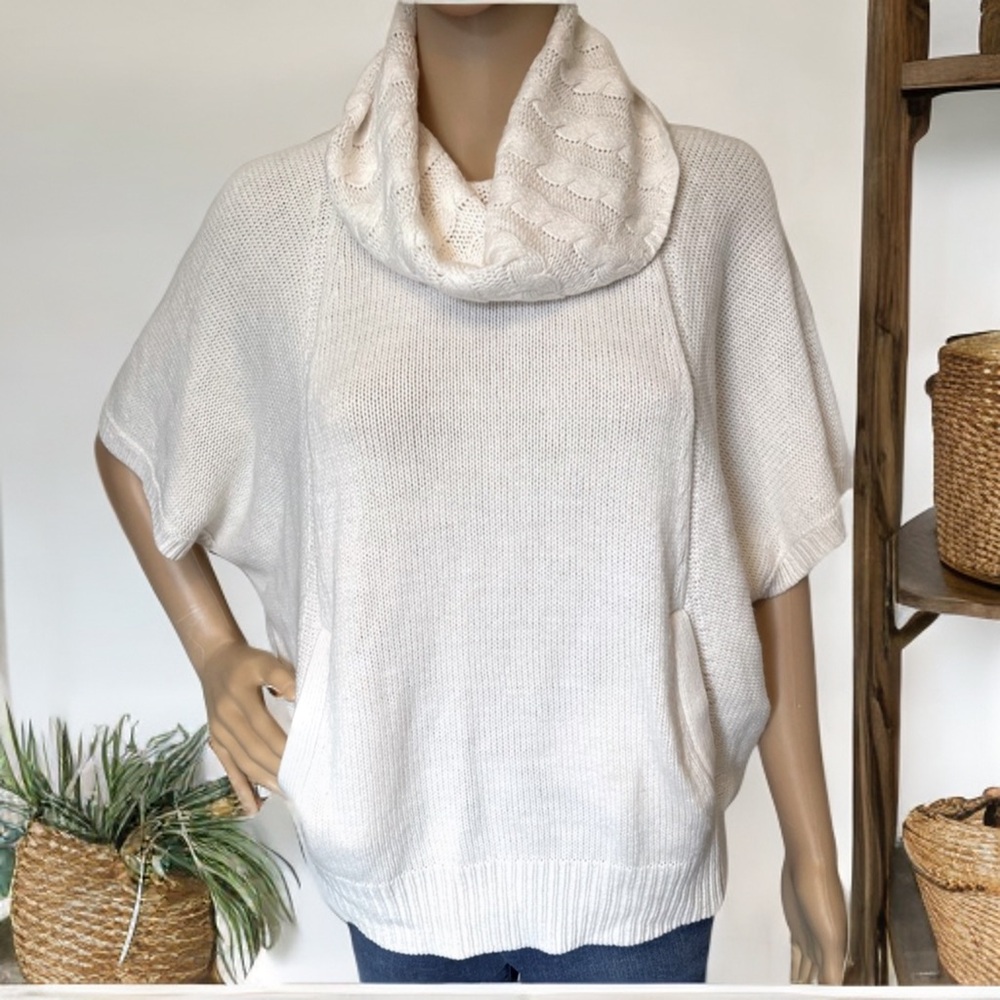 New York & Co. Cowlneck short sleeve sweater with pockets